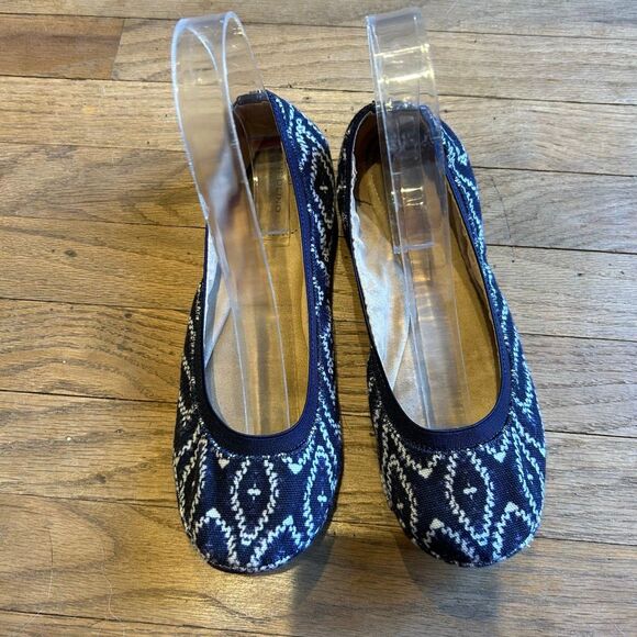 Bandolino flats patterned size 7M - Picture 1 of 6